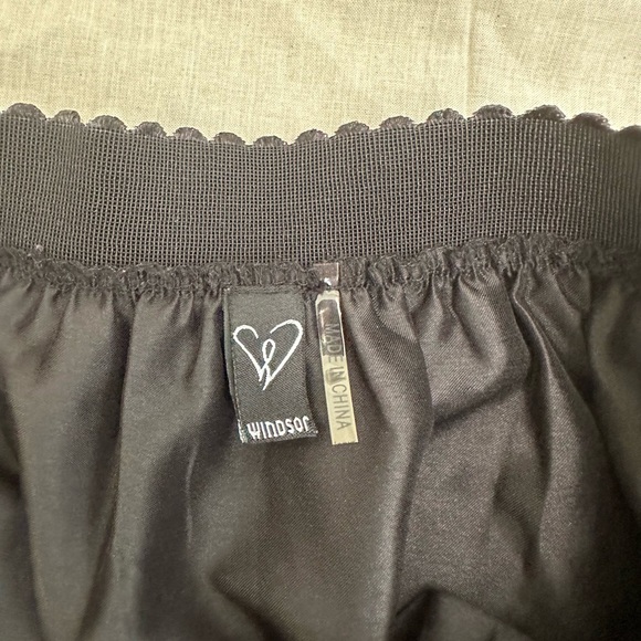 Windsor Mesh Skirt Large - Picture 3 of 7